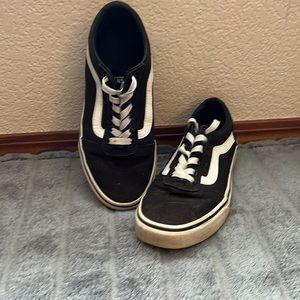 Black Old Skool Vans. Good condition. Barely worn.